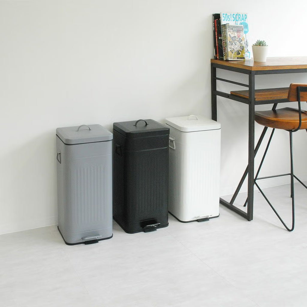 Galva ダストボックス スクエア 30L　ゴミ箱 BLACK,WHITE,SIRVER インテリア設置イメージ | PET LAB