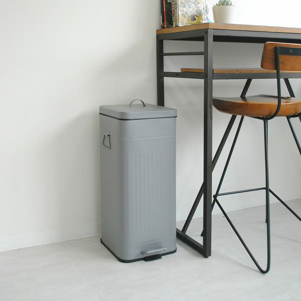 Galva ダストボックス スクエア 30L　SIRVER インテリア設置イメージ | PET LAB